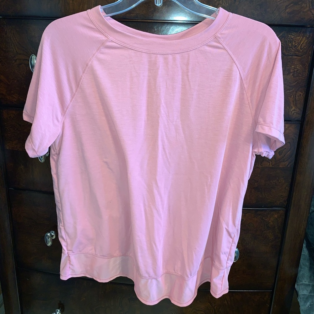 Pink workout tee, slit back